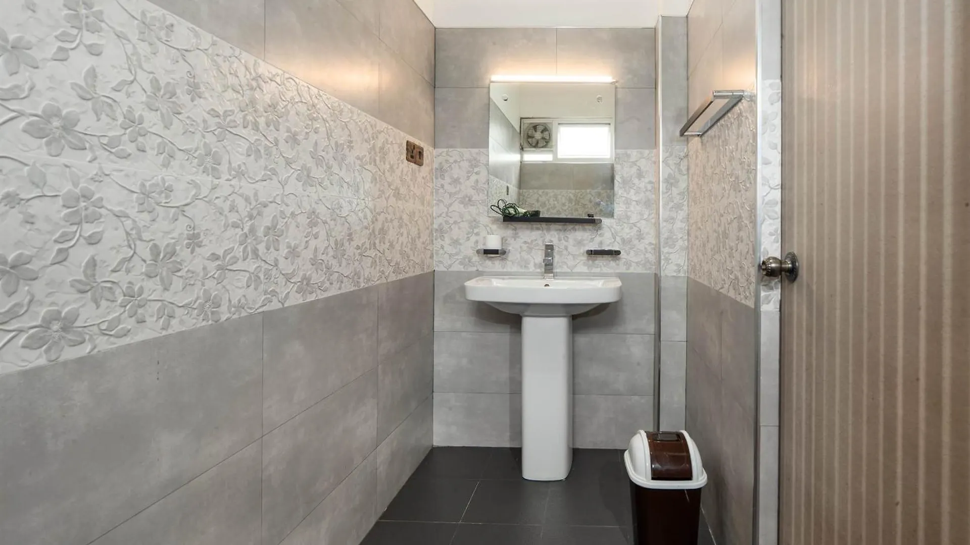 Ark Cabin Villa Κάντι 0*,